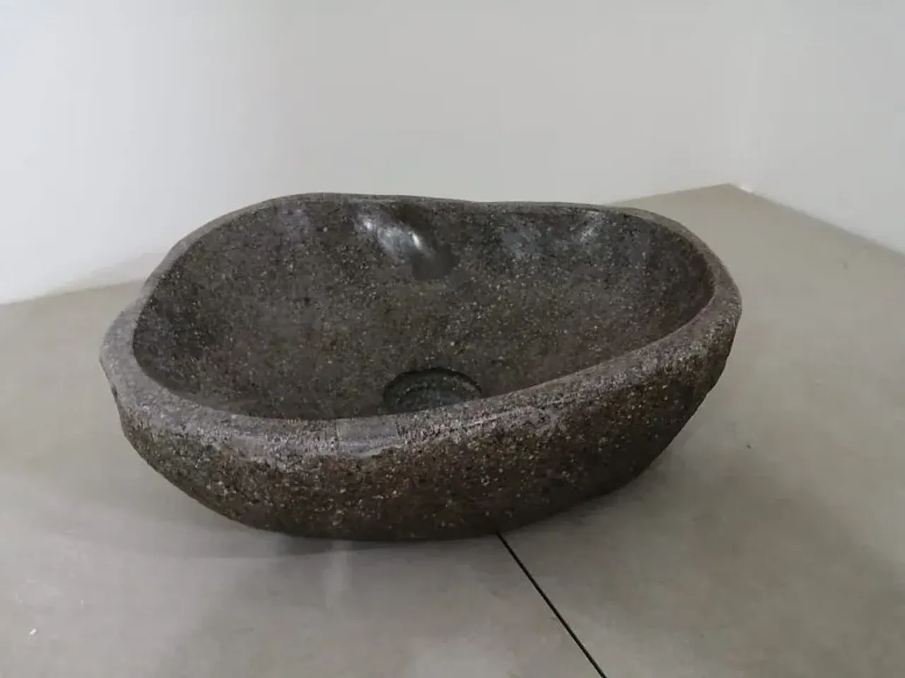 Речной камень активно используется для изготовления раковин,  благодаря разнообразию его оттенков и фактуры. Помимо прекрасного внешнего вида, изделия из натурального камня отличаются великолепными эксплуатационными характеристиками, долговечностью, надежностью и простотой в уходе.

#раковиныbanglo#раковинаизокаменелогодерева#раковиныизкамня #раковиныизнатуральногокамня #раковинаизоникса #раковинаизмрамора #работаскамнем#дизайнерскаяпродукция#слэбы #слэбыизмассивадерева#слэбыспб #слэбымск #декорванной #ваннаякомната #аксессуарыизкамня #раковинадляванной#элитнаясантехника#лофт #лофтдизайн #лофтинтерьер #ваннаякомнатадизайн #дизайнподключ#дизайнподключмосква #раковинымосква #раковиныспб