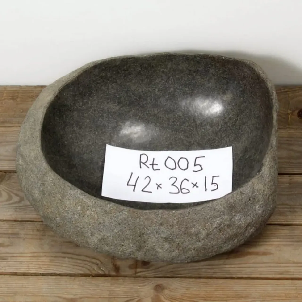 Раковина из натурального камня риверстоуна  с тонким краем. Выполнена из цельного камня, внутри полированная, внешняя поверхность природная.
.
♻️ Покупая раковину из натурального камня, вы приобретаете качественное и красивое изделие, которое не будет не замечено и прослужит вам десятилетия☝️
.

#раковиныbanglo#раковинаизокаменелогодерева#раковиныизкамня #раковиныизнатуральногокамня #раковинаизоникса #раковинаизмрамора #работаскамнем#дизайнерскаяпродукция #декорванной #ваннаякомната #аксессуарыизкамня #раковинадляванной#элитнаясантехника#лофт #лофтдизайн #лофтинтерьер #ваннаякомнатадизайн #дизайнподключ#ремонтподключ #ремонтваннойкомнаты #лофтваннаякомната #идеидлядома #ремонтквартиры