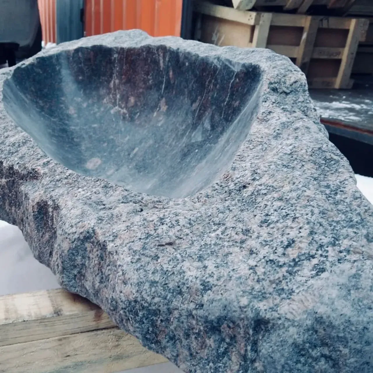 .

☑️Раковина выполнена из  гранитного валуна, она получилась весьма массивной (79*39 см) и тяжелой ,но в то же время очень интересна  из за своей формы и перепадов высоты, цвет преимущественно темно-серый с различными вкраплениями.

⚒Гранит является самым прочным природным камнем.
❎Эту раковину практически невозможно разбить, поцарапать, испортить.

#раковиныизкамня
#интерьерквартиры
#дляинтерьера #раковинавванную #изделияручнойработы #раковинаизгранита #stonesink #granite #лофт #лофтдизайн #ремонтспб #ремонт #выгодноепредложение #скидки #дляинтерьера #раковинаручнойработы #надежность #отечественныйпроизводитель #сантехника #санузелдизайн #современныйинтерьер #современныйдизайн #современныйремонт #мойкиизкамня #ландшафтныйдизайн #интерьерноерешение

.