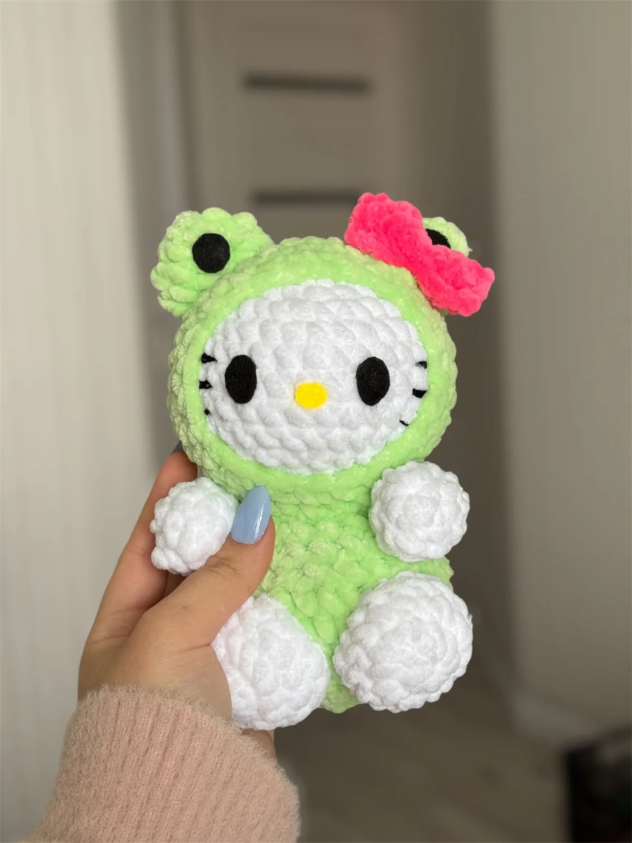 Cute Hello Kitty crochet pattern!