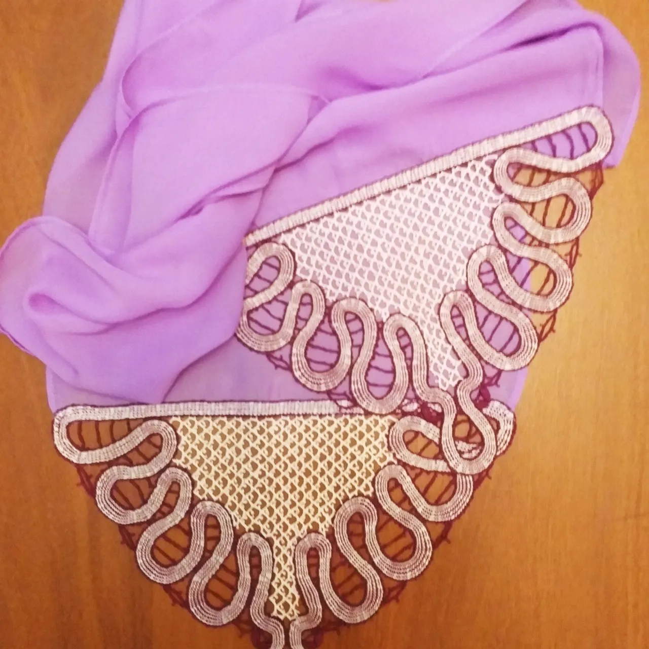 Detailed patterns with instructions for making lace edges for a scarf.