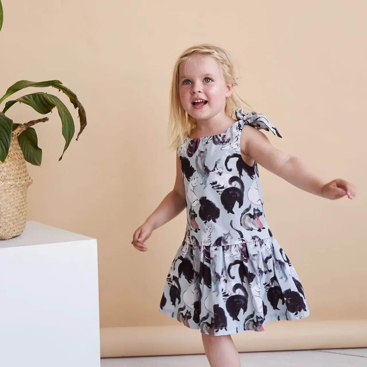 Тилли-Тилли-Тилли-Бом
🐱
Классное летнее платье с бантиком на плече «Кошечка»
В наличии в размерах 104, 110, 116