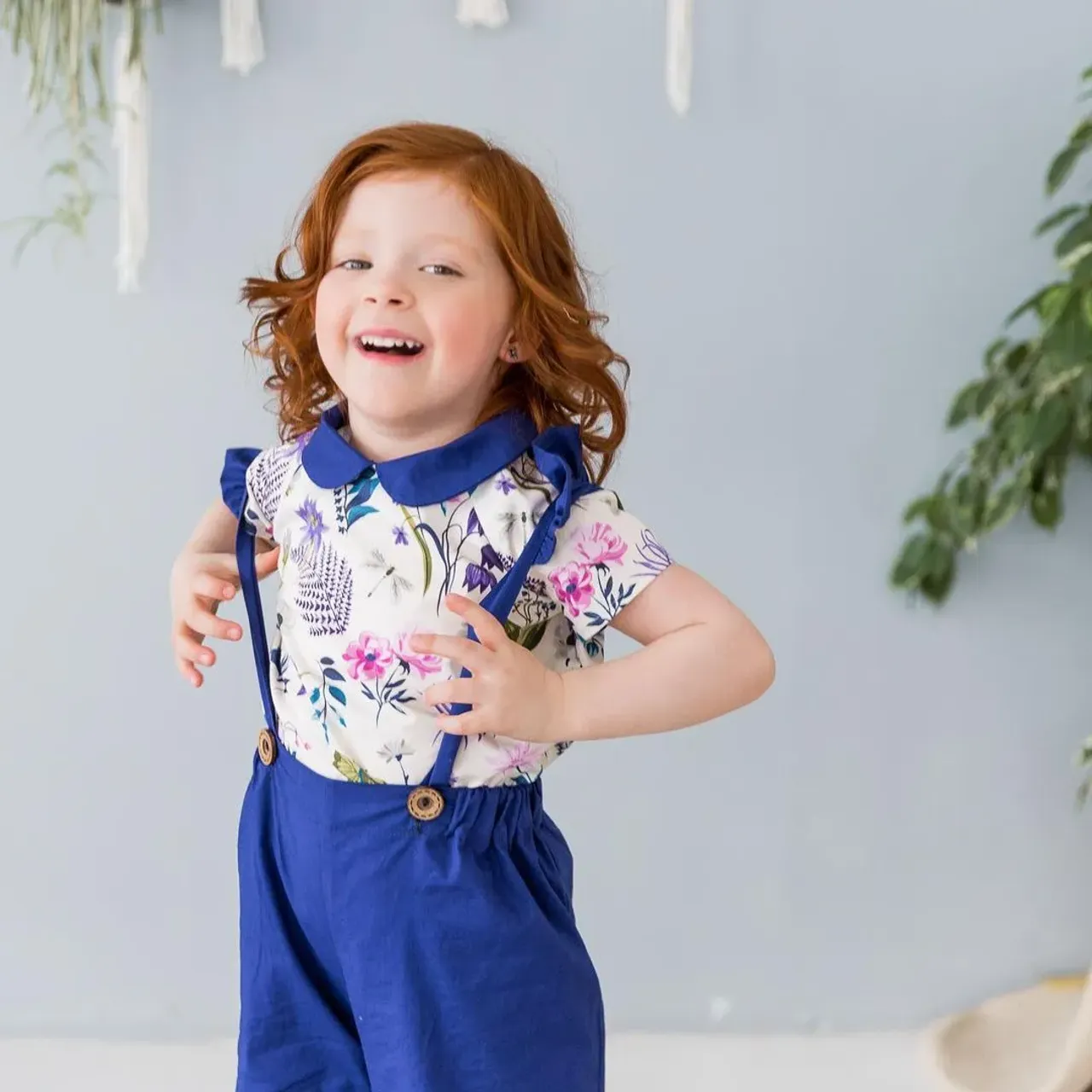 Нет базовому гардеробу!
⠀
В каждом гардеробе, взрослом и детском, найдётся много базовых комплектов одежды.
Да, это удобно. Базу здорово сочетать между собой.
⠀
А как насчёт уникальности? Что-то особенное и яркое?
То, что не всегда удаётся сочетать с базой, то, что западёт в душу!