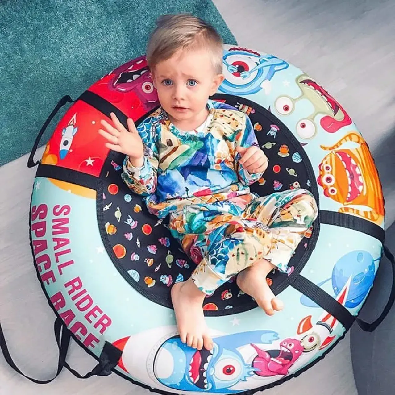 Когда домашний костюм ярче всего остального
😍