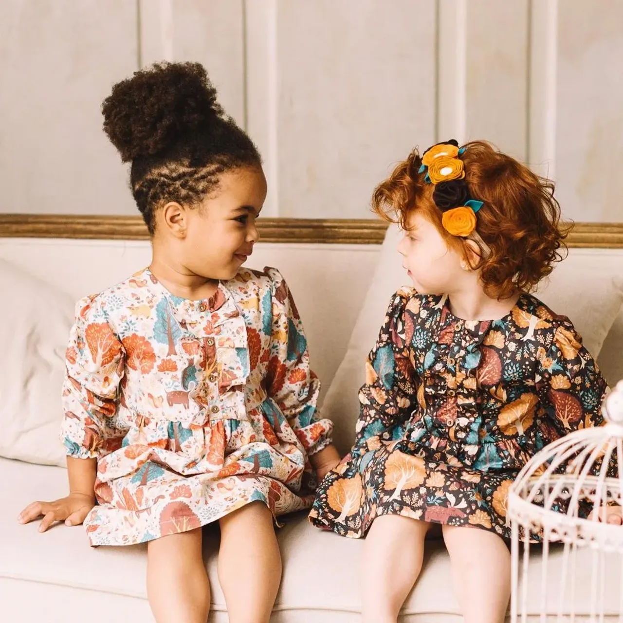 А скажешь слово
«Листопад»—
И листья падают,
Летят,
И, словно наяву,
Ты видишь осень:
Жёлтый сад
И мокрую траву
🍁🍁🍁
Платья «Коричневый лес» в размерах 74,98, 104, 110
Платья «Кремовый лес» в размерах 98, 110, 122