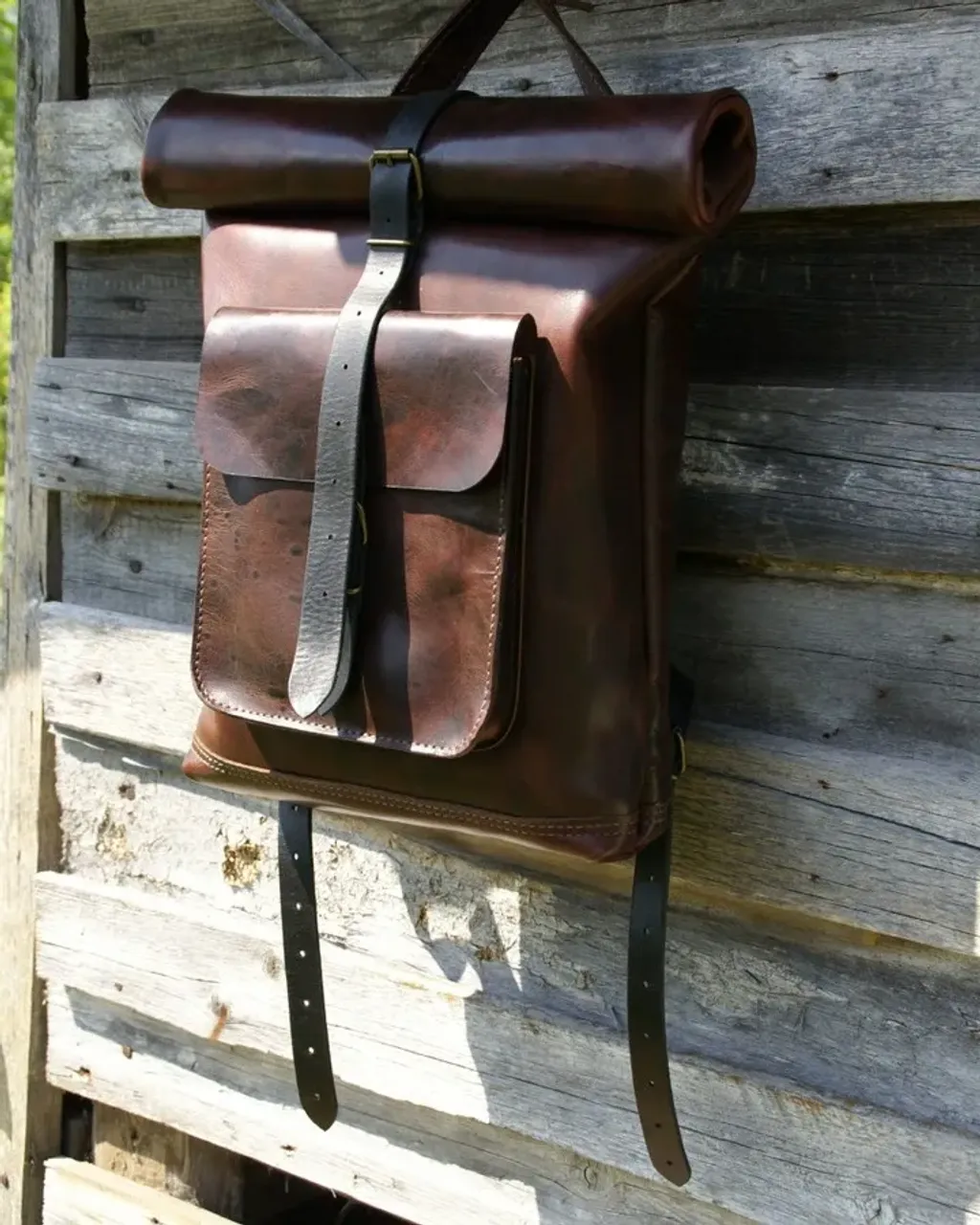 Рюкзак мужской в стиле милитари.
Натуральная кожа, ручное вощение, ручной седельный шов.

#рюкзакмужской #рюкзакизнатуральнойкожи #рюкзакмилитари #вещмешок #милитаристиль #подарокмужчине #подарокдругу #подарокпарню #аксессуарыизкожи #мужскиеаксессуары #рюкзаквинтажный #рюкзаккожаный #рюкзакизкожи