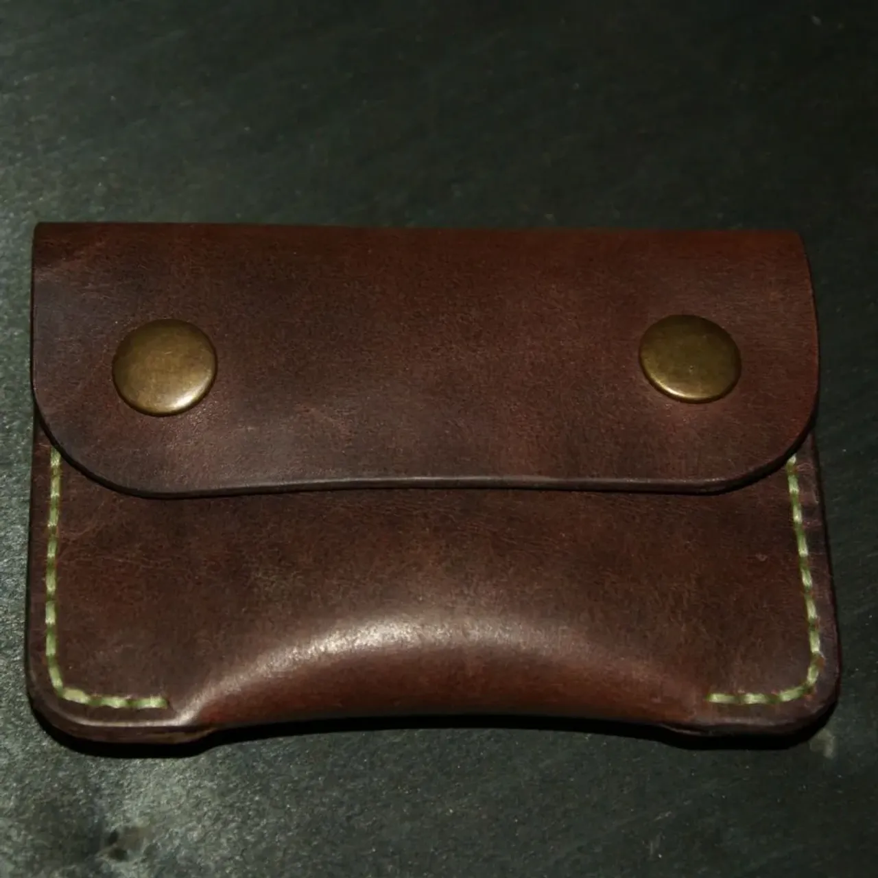 Картхолдер, визитница ручной работы. Натуральная кожа, ручное вощение, ручной седельный шов.

#картхолдер #визитница #визитницаизкожи #кожанаявизитница #картхолдеризкожи #кошелёкмужской #кошелёквинтажный #кошелёкизкожи #кошелёккожаный #портмонемужское #портмонеизкожи #кожарастительногодубления #подарокмужчине #подарокпарню #подарокдругу #винтаж #винтажныйстиль #аксессуарыизкожи #кожаныеаксессуары