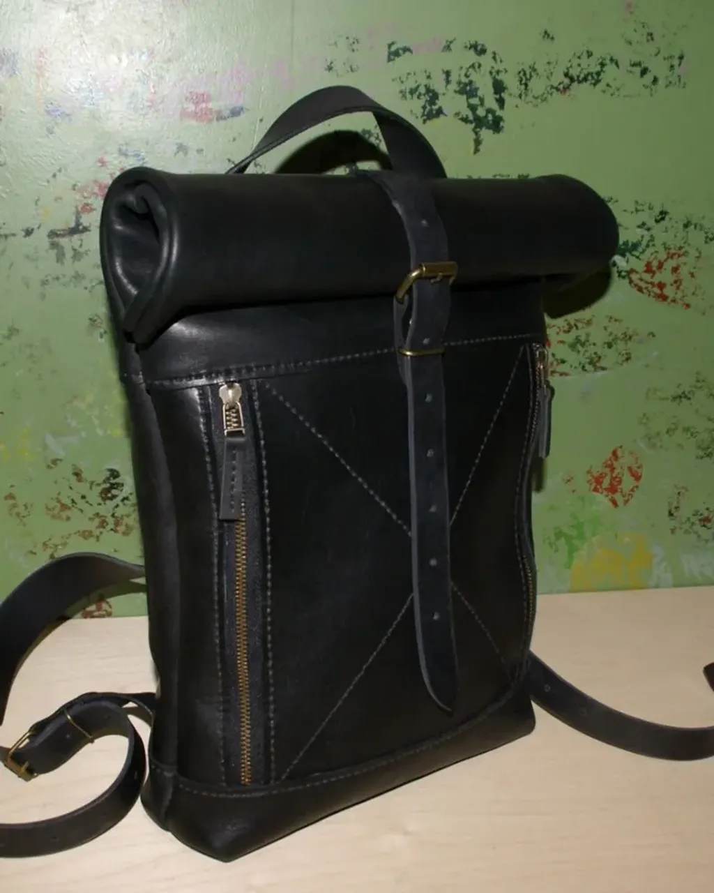 Рюкзак мужской в стиле милитари.
Небольшой городской рюкзак. Натуральная кожа, стальная фурнитура, японская молния YKK. 100% ручная работа, ручной седельный шов, ручное вощение.  Размер 8х26х39см.  Рюкзак в наличии. Также возможно изготовление в размере 10х30х44см, в любом цвете.

#рюкзакгородской #рюкзакмужской #рюкзаккожаный #рюкзакизкожи #рюкзакизнатуральнойкожи #рюкзакмилитари #милитаристиль #милитари #сумкамужская #сумкамилитари #сумкакожаная #сумкаизкожи #сумкаизнатуральнойкожи #мужскиеаксессуары #кожаныеаксессуары #аксессуарыизкожи #аксессуарыизнатуральнойкожи #подарокдругу #подарокпарню #подарокмужчине #подарокдлямужчины #лучшийподарокмужчине #подарокна23февраля #подарокна8марта #подарокдевушке #подарокженщине #подарокподруге