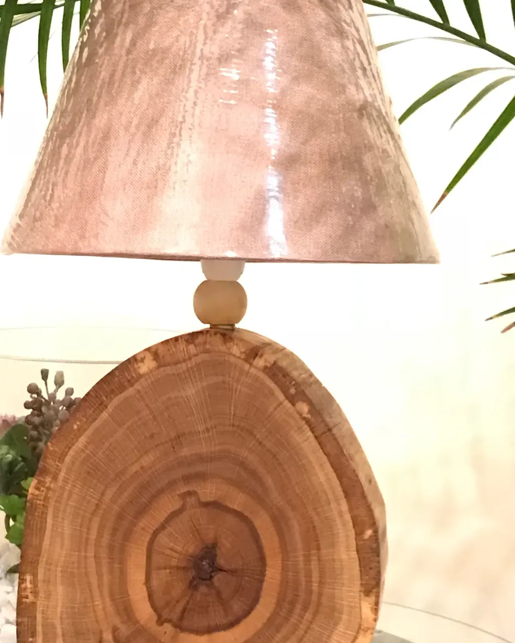 Эко-свет и эко-торшер, абажур, светильник вольётся в ваш интерьер , согревая и украшая его. Спил дуба.  #светильник#свет#торшер#абажур#эко#стиль#интерьер#спил#дуб#экологично#тепло#освещение#слэб#красота#дизайн#