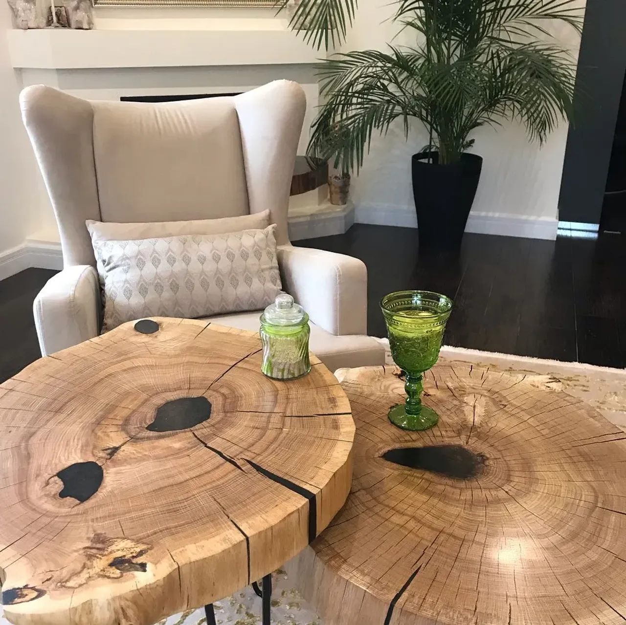 В паре столы функциональнее и дополняют друг друга. Высота , диаметр, подстолье , формы - мы выполним любой ваш запрос!!! #неоклассика#столрека#столыизмассива#мебельназаказ#Москва#столики##лофт#интерьер#слэб#дуб#спил#дизайн#горнаяакация#карагач#камин#стол#мебель#эксклюзив#подарок#масло#авторскийдизайн#кавказскийдуб#wood#клен#дуб#орех#ильм#вяз#орех#☎️+7 915 3363 520