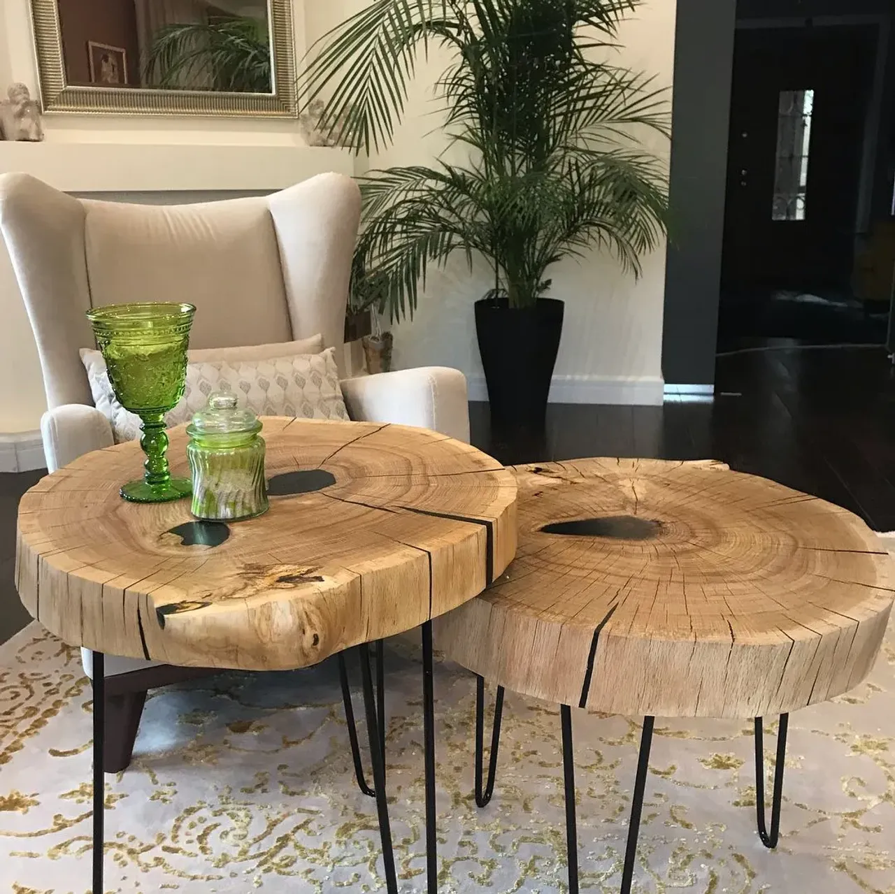 В паре столы функциональнее и дополняют друг друга. Высота , диаметр, подстолье , формы - мы выполним любой ваш запрос!!! #неоклассика#столрека#столыизмассива#мебельназаказ#Москва#столики##лофт#интерьер#слэб#дуб#спил#дизайн#горнаяакация#карагач#камин#стол#мебель#эксклюзив#подарок#масло#авторскийдизайн#кавказскийдуб#wood#клен#дуб#орех#ильм#вяз#орех#☎️+7 915 3363 520