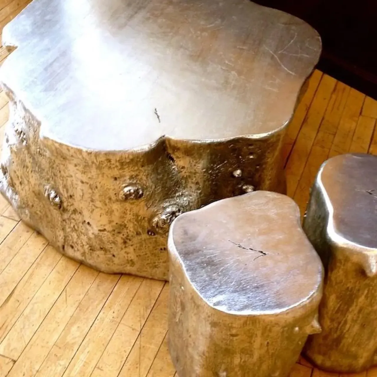 Отшлифуем так, что сможете увидеть своё отражение в наших уникальных столах...#дуб#слэб#тепло#дом#интерьер#стол#штучно#дизайн#слюбовью#артдеко#этно#модерн#стиль#эко#творчество#уникум#ручнаяработа#зеркало#