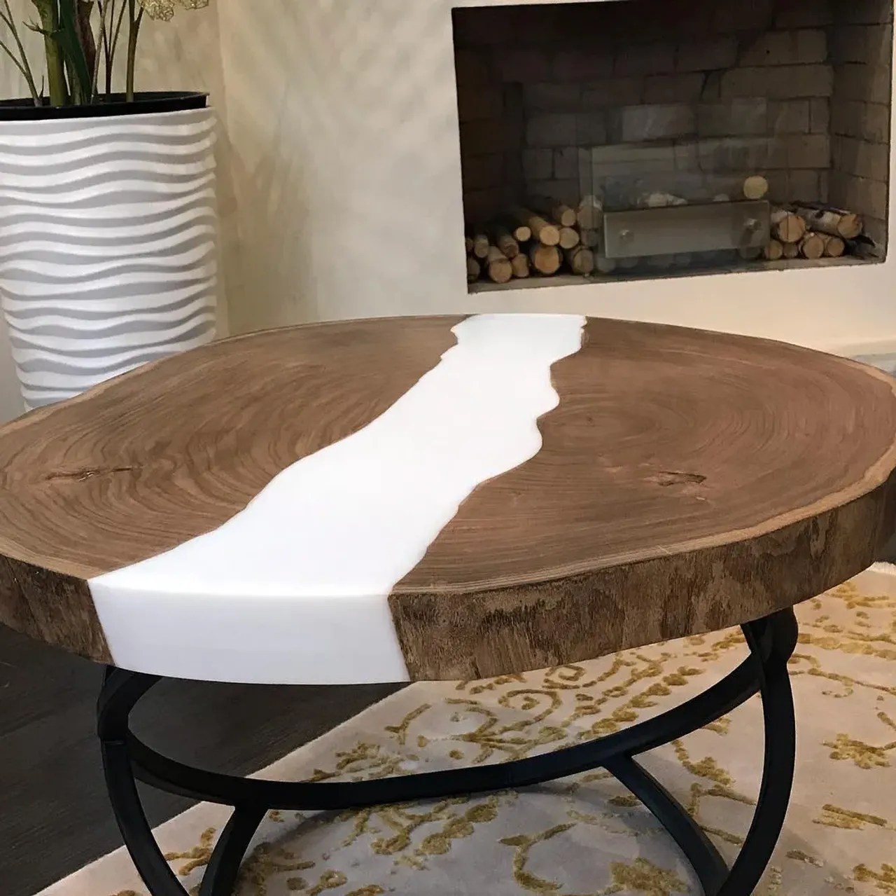 Очередная наша Фантазия-Воплощение!!! Дерзайте и жизнь непременно вознаградит !!!
⠀
Счастливы ВЫ-Счастливы МЫ!!!
⠀
#подарок#Москва#стол#столиздерева#подароксебе#столназаказ#купитьстол#столрука#wood#столлофт#деревянныйстол#wood