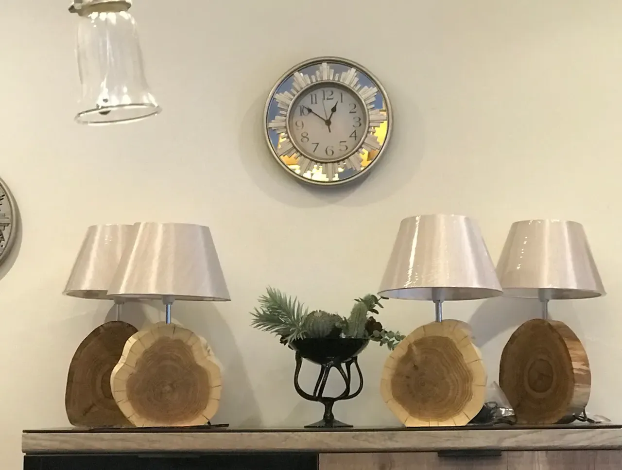 Скорей за подарками и светом в дом.  #слэб#дуб#торшер#абажур#камин#интерьер#дизай#экостиль#фактура#сделанослюбовью#ручнаяработа#артдеко#подаркилюбимым#