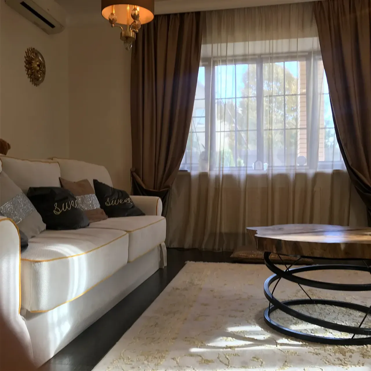 Вот такой брутал ярко-выраженный и могущественный ,мгновенно обрёл свой дом и уже украшает своей индивидуальностью и неповторимостью !  #дерево#Звенигород#Москва#душа#сделаннослюбовью#столики##лофт#интерьер#слэб#дуб#спил#дизайн#горнаяакация#карагач#камин#стол#мебель#эксклюзив#подарок#масло#авторскийдизайн#кавказскийдуб#wood#клен#дуб#орех#.