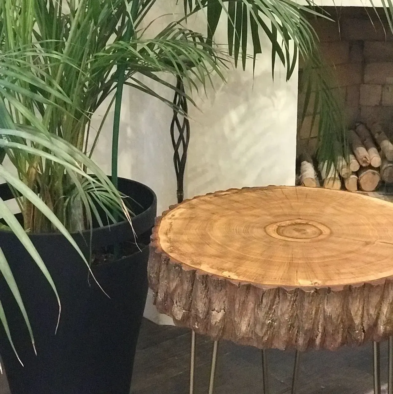 И в арт-деко и в этно и в модерн и в любой другой интерьер впишемся с удовольствием #интерьер#дизайн#столиккофейный#чайный#артдеко#эко#экостиль#этно#лофт#модерн#сотрудничаемсдизайнерами#дуб#слэб#карагач#дерево#сделанслюбовью#ручнаяработа#