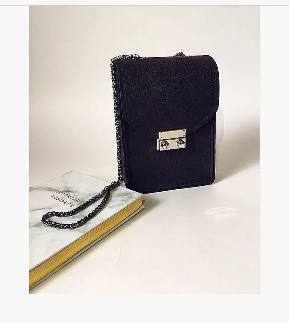 ...Получила заказ от одной очень милой и обаятельной особы ☺🎀. Заказчица попросила сшить сумочку с непривычными для меня геометрическими пропорциями... 😲  Это вызвало у меня небольшой стресс, были определенные страхи и сомнения, НО... ВСЕ ПОЛУЧИЛОСЬ💫 Сумочка в меру вытянутая, не слишком широкая и достаточно вместительная 🙌🏻 Моя клиентка осталась довольна мной и своей новой малюткой ❤, а я (что очень важно 👆🏼) осталась довольна своей работой 👏🏼 Самое главное во всей этой истории, что я одолела ещё одну маленькую вершину, что Вы, мои дорогие клиентки, не даёте мне стоять на месте и каждый раз задаёте новые задачки. И чем эти задачки сложнее - тем интереснее искать на них ответы.🙃 #спасибоВам 
Мне понравилась эта игра с формами)) вдохновилась на новые идеи 💡😍 А вы что скажите на этот счёт? 😊
#сумки#сумка#фетр#сумкиизфетра#мода#неделямоды#распрадажа#подарки#сертификаты#спорт#музыка#хобби#любовь#весна#девочки#девочкитакиедевочки#дубай#шоурум#москва#москвасити#магазин#магазинсумок