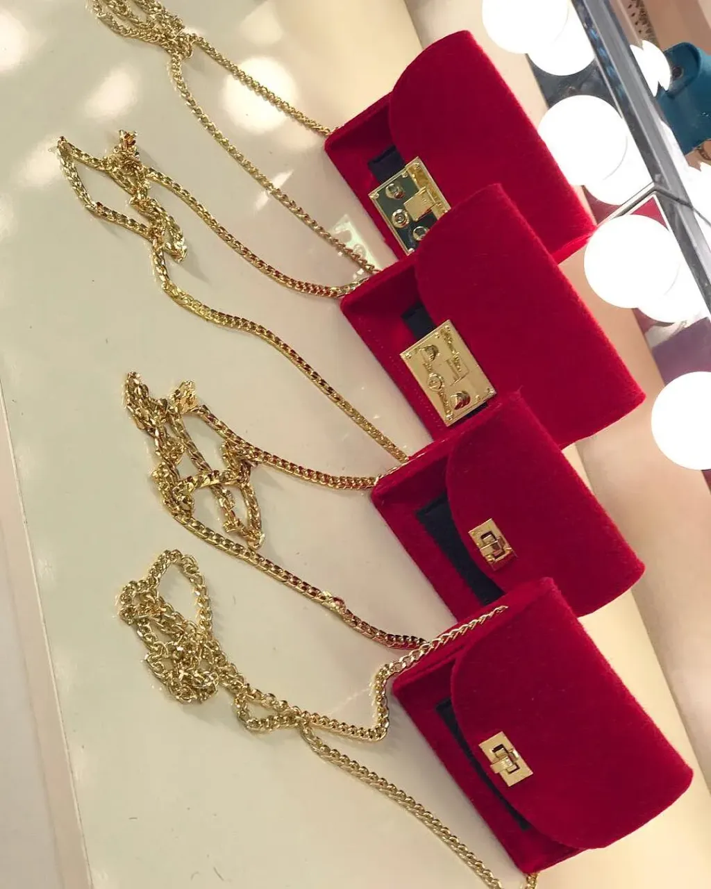 Когда у teona_dati руки растут из того места откуда надо 💪🏻 и может сфотографировать мой труд красиво 😈💃🏻💝 #ручнаяработа #сумкиручнойработы #мода #стиль #модницы #сумки #москва #новыйгод #bag #bagsforsale #handmade #bags #vogue #magazine #newyear #newyork #fashion #fashionweek #blogger #fashionblogger