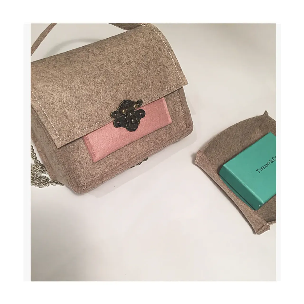 Size: 15/11/7 middle bag

#сумкиручнойработы #мода #стиль #модницы #сумки #москва #новыйгод #bag #bagsforsale #handmade #bags #vogue #magazine #newyear #дом2#newyork #fashion #дом2тнт #fashionweek #blogger #fashionblogger#fikssonmaria #woomanslook #fashion.voyage