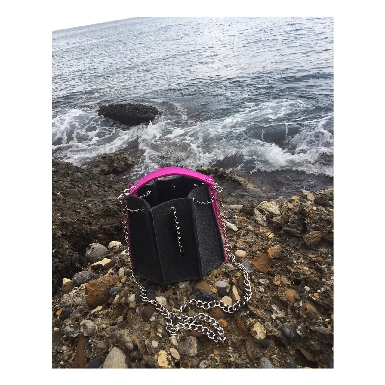 Красивые фотокарточки на Фоне средиземного моря😍какие красивые были эти скалы❤️
А у меня для вас новая модель! 👏 я ее уже протестировала🤗😜 немецкий фетр в сочетании с испанским❤️❤️
#новаямодель #сумки#сумка#средиземноеморе

#сумкиручнойработы #мода #стиль #модницы #сумки #москва #новыйгод #bag #bagsforsale #handmade #bags #vogue #magazine #newyear #дом2#newyork #fashion #дом2тнт #fashionweek #blogger #fashionblogger#fikssonmaria #woomanslook #fashion#voyage #замш#замшевыесумки#цум#гум