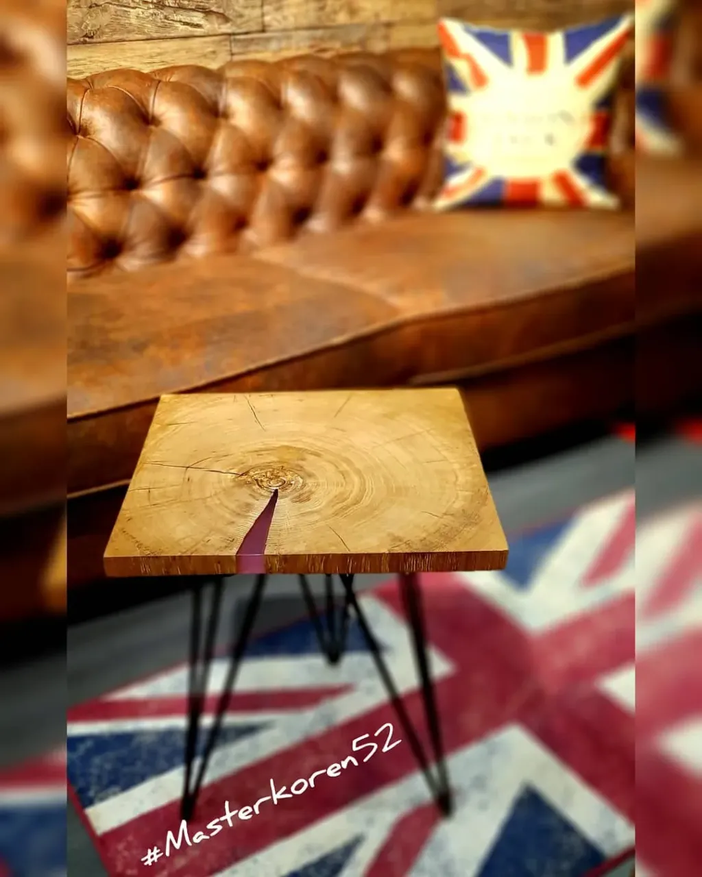 СТОЛ ИЗ 100 ЛЕТНЕГО СУХОСТОЙНОГО ДУБА 40×40,ОСНОВАНИЕ ВОЗМОЖНО ЛЮБОЕ ПОД ВАШ ИНТЕРЬЕР....
💥💥💥
#masterkoren52 #подарок #спилы #столы #стулья #столрека #массив #мебель #можевельник #зеркалоизслэба#амбарнаядоска #живойкрай #дуб #кап #ретродоска #печатьнадосках #печатьнадоскахнижнийновгород #часынаспиле#картинынадосках#нижнийновгород#эксклюзив#интерьер #люстра#корень#капакорень#слэбы#панно#мебельлофт#деревяннаямозаика