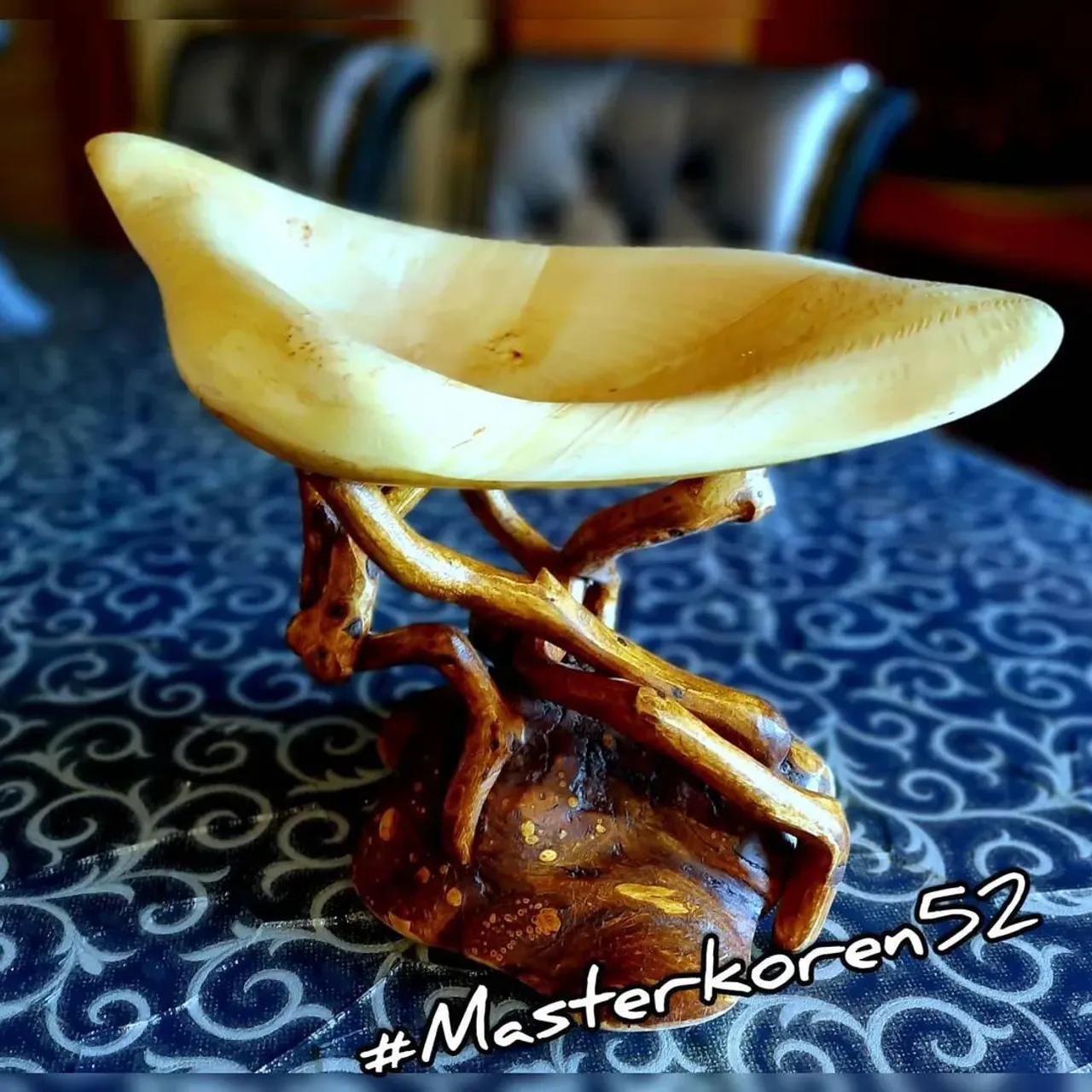 ВАЗА ТРАНСФОРМЕР КАПА КЛЕНА,,,
💥💥💥
#masterkoren52 #подарок #спилы #столы #стулья #столрека #массив #мебель #можевельник #зеркалоизслэба#амбарнаядоска #живойкрай #дуб #кап #ретродоска #печатьнадосках #печатьнадоскахнижнийновгород #часынаспиле#картинынадосках#нижнийновгород#эксклюзив#интерьер #люстра#корень#капакорень#слэбы#панно#мебельлофт#деревяннаямозаика