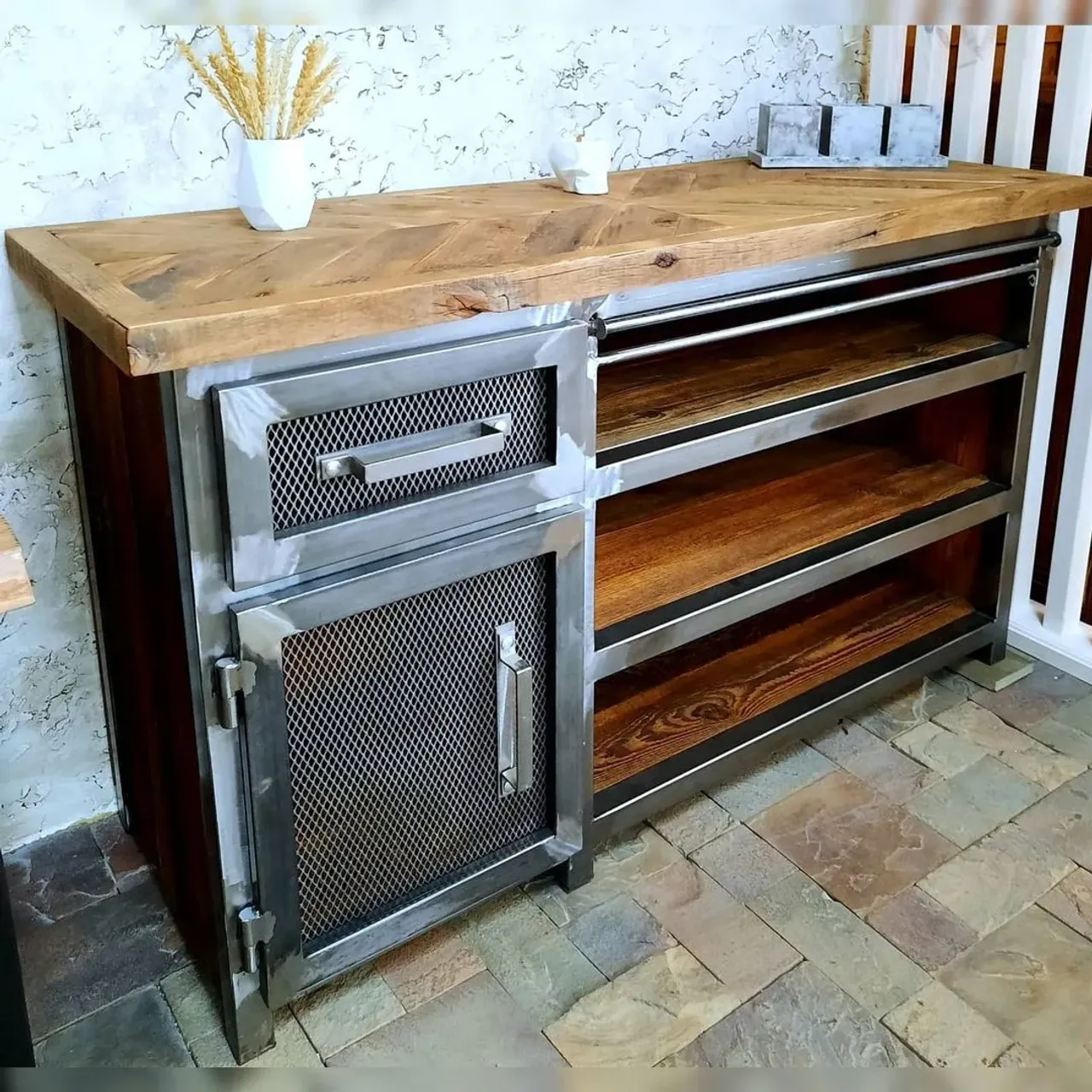 МЕБЕЛЬ В СТИЛЕ ЛОФТ,В НАЛИЧИИ И ПОД ЗАКАЗ,ПО ВАШИМ ЭСКИЗАМ,НЕ СТАНДАРТНЫЕ РАЗМЕРЫ И РЕШЕНИЯ.....
💥💥💥
#masterkoren52 #подарок #спилы #столы #стулья #столрека #массив #мебель #можевельник #зеркалоизслэба#амбарнаядоска #живойкрай #дуб #кап #ретродоска #печатьнадосках #печатьнадоскахнижнийновгород #часынаспиле#картинынадосках#нижнийновгород#эксклюзив#интерьер #люстра#корень#капакорень#слэбы#панно#мебельлофт#деревяннаямозаика