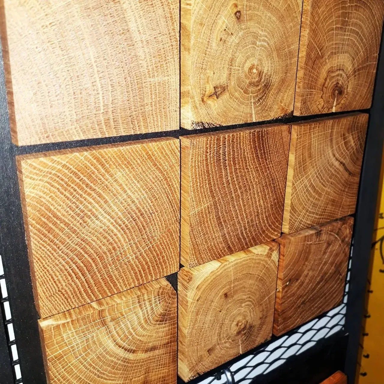 100% ВПИШЕТСЯ В ЛЮБОЙ ИНТЕРЬР,ЭТО КАК РАЗ ТОТ СЛУЧАЙ КОГДА НИЧЕГО НЕ ИСПОРТИШЬ В ДИЗАЙНЕ ,А ЛИШЬ ДОПОЛНИШЬ КРАСИВЫМ И ЯРКИМ АКЦЕНТОМ.....МОЗАИКА ИЗ ДУБА С СОХРАНЕНИЕМ ЦЕНТРА И КОЛЕЦ ТЕКСТУРЫ ДЕРЕВА
💢💢💢💢💢💢
#masterkoren52 #подарок #спилы #столы #стулья #мозаика #массив #мебель #можевельник #дерево #дизайн #дом #дуб #кап #круто #корнепластика #рустика #часы#архитектура#нижнийновгород#эксклюзив#интерьер #люстра#корень#капакорень#слэбы#панно#мебельлофт#деревяннаямозаика