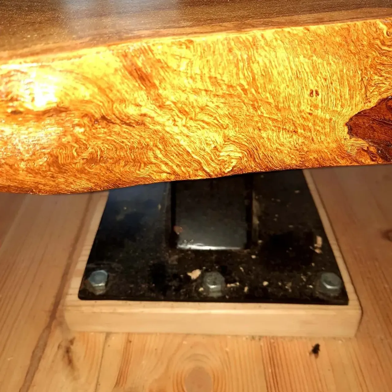 СТУПЕНИ ИЗ ТАНГЕНТАЛЬНЫХ СПИЛОВ ДУБА С СОХРАНЕНИЕМ ВСЕГО ЖИВОГО КРАЯ И ВСЕЙ КРАСОТЫ УЗОРА КОЛЕЦ,ДЛЯ СКЕПТИКОВ И СОМНЕВАЮЩИХСЯ,ВСЕ УДОБНО,ВСЕ РАЗМЕРЫ ВЫДЕРЖАНЫ,НИКТО НЕ УПАДЕТ И НЕ УБЬЕТСЯ,ПОРУЧНИ ПОКА НЕ СДЕЛАНЫ
💣💣💣💣💣
#masterkoren52 #подарок #спилы #столы #стулья #мозаика #массив #мебель #можевельник #дерево #дизайн #дом #дуб #кап #круто #корнепластика #рустика #часы#архитектура#нижнийновгород#эксклюзив#интерьер #люстра#корень#капакорень#слэбы#панно#мебельлофт#деревяннаямозаика