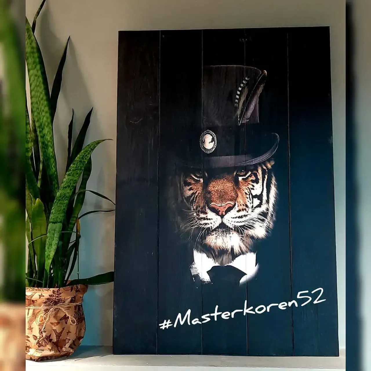 Выбирая что-то новое и оригинальное для своего интерьера, обратите внимание на картины на досках . Это прекрасный способ преобразить интерьер и подчеркнуть его индивидуальность, ведь картины могут быть изготовлены по нашим изображениям или по вашим собственным фотографиям. Картины на досках могут служить отличным подарком на любой праздник.
💥💥💥💥
#masterkoren52 #подарок #спилы #столы #стулья #столрека #массив #мебель #можевельник #зеркалоизслэба#амбарнаядоска #живойкрай #дуб #кап #ретродоска #печатьнадосках #печатьнадоскахнижнийновгород #часынаспиле#картинынадосках#нижнийновгород#эксклюзив#интерьер #люстра#корень#капакорень#слэбы#панно#мебельлофт#деревяннаямозаика