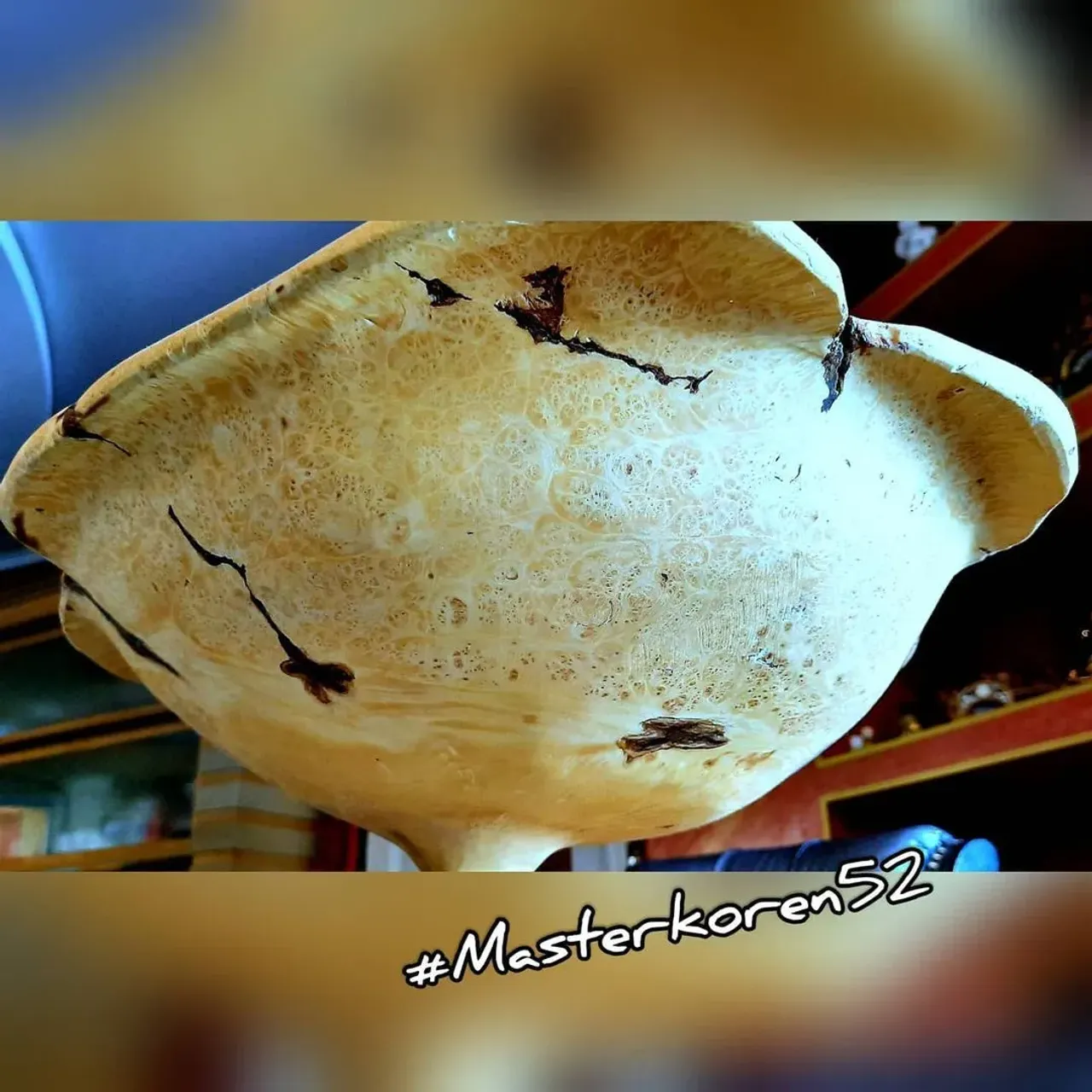 Ваза из Капа Клена,вырезана одной деталью....
Кап клена высоко ценится художниками из-за уникальной текстуры волокон, структуры и относительную редкость. Из него создают произведения прикладного искусства, предметов дизайна, уникальную мебель, декоративный шпон.
💥💥💥
#masterkoren52 #подарок #спилы #столы #стулья #столрека #массив #мебель #можевельник #зеркалоизслэба#амбарнаядоска #живойкрай #дуб #кап #ретродоска #печатьнадосках #печатьнадоскахнижнийновгород #часынаспиле#картинынадосках#нижнийновгород#эксклюзив#интерьер #люстра#корень#капакорень#слэбы#панно#мебельлофт#деревяннаямозаика