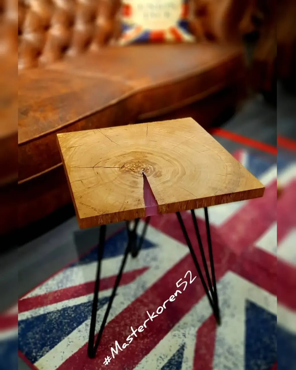 СТОЛ ИЗ 100 ЛЕТНЕГО СУХОСТОЙНОГО ДУБА 40×40,ОСНОВАНИЕ ВОЗМОЖНО ЛЮБОЕ ПОД ВАШ ИНТЕРЬЕР....
💥💥💥
#masterkoren52 #подарок #спилы #столы #стулья #столрека #массив #мебель #можевельник #зеркалоизслэба#амбарнаядоска #живойкрай #дуб #кап #ретродоска #печатьнадосках #печатьнадоскахнижнийновгород #часынаспиле#картинынадосках#нижнийновгород#эксклюзив#интерьер #люстра#корень#капакорень#слэбы#панно#мебельлофт#деревяннаямозаика