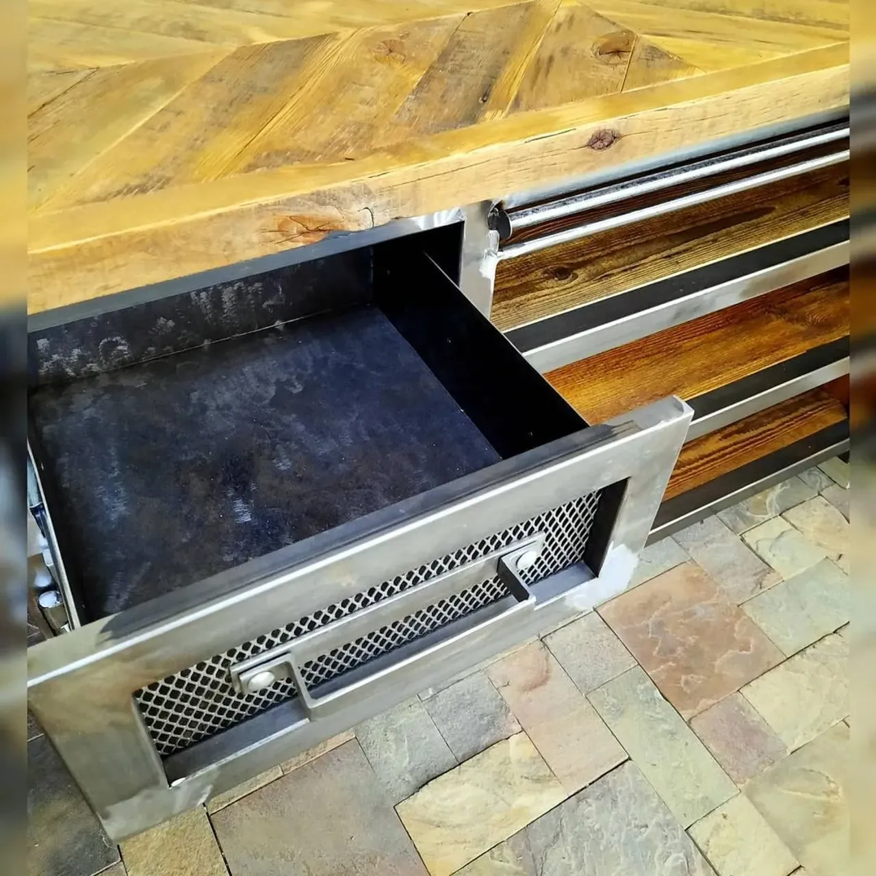 МЕБЕЛЬ В СТИЛЕ ЛОФТ,В НАЛИЧИИ И ПОД ЗАКАЗ,ПО ВАШИМ ЭСКИЗАМ,НЕ СТАНДАРТНЫЕ РАЗМЕРЫ И РЕШЕНИЯ.....
💥💥💥
#masterkoren52 #подарок #спилы #столы #стулья #столрека #массив #мебель #можевельник #зеркалоизслэба#амбарнаядоска #живойкрай #дуб #кап #ретродоска #печатьнадосках #печатьнадоскахнижнийновгород #часынаспиле#картинынадосках#нижнийновгород#эксклюзив#интерьер #люстра#корень#капакорень#слэбы#панно#мебельлофт#деревяннаямозаика