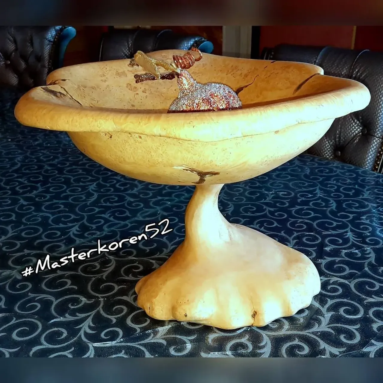 Ваза из Капа Клена,вырезана одной деталью....
Кап клена высоко ценится художниками из-за уникальной текстуры волокон, структуры и относительную редкость. Из него создают произведения прикладного искусства, предметов дизайна, уникальную мебель, декоративный шпон.
💥💥💥
#masterkoren52 #подарок #спилы #столы #стулья #столрека #массив #мебель #можевельник #зеркалоизслэба#амбарнаядоска #живойкрай #дуб #кап #ретродоска #печатьнадосках #печатьнадоскахнижнийновгород #часынаспиле#картинынадосках#нижнийновгород#эксклюзив#интерьер #люстра#корень#капакорень#слэбы#панно#мебельлофт#деревяннаямозаика