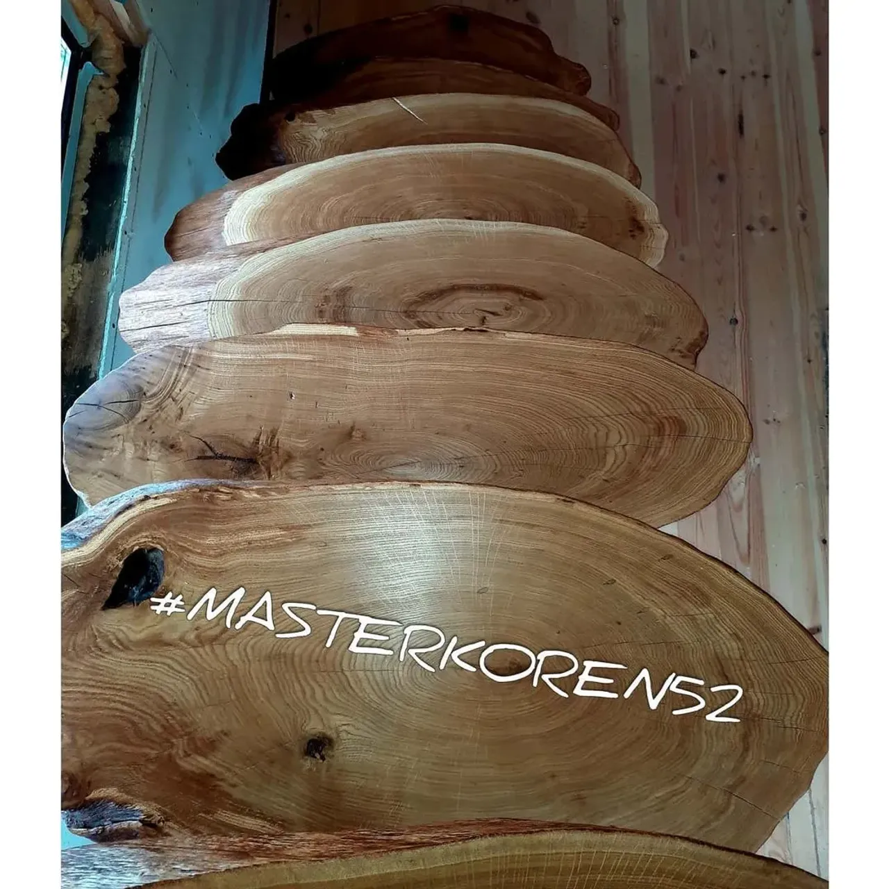СТУПЕНИ ИЗ ТАНГЕНТАЛЬНЫХ СПИЛОВ ДУБА С СОХРАНЕНИЕМ ВСЕГО ЖИВОГО КРАЯ И ВСЕЙ КРАСОТЫ УЗОРА КОЛЕЦ,ДЛЯ СКЕПТИКОВ И СОМНЕВАЮЩИХСЯ,ВСЕ УДОБНО,ВСЕ РАЗМЕРЫ ВЫДЕРЖАНЫ,НИКТО НЕ УПАДЕТ И НЕ УБЬЕТСЯ,ПОРУЧНИ ПОКА НЕ СДЕЛАНЫ
💣💣💣💣💣
#masterkoren52 #подарок #спилы #столы #стулья #мозаика #массив #мебель #можевельник #дерево #дизайн #дом #дуб #кап #круто #корнепластика #рустика #часы#архитектура#нижнийновгород#эксклюзив#интерьер #люстра#корень#капакорень#слэбы#панно#мебельлофт#деревяннаямозаика