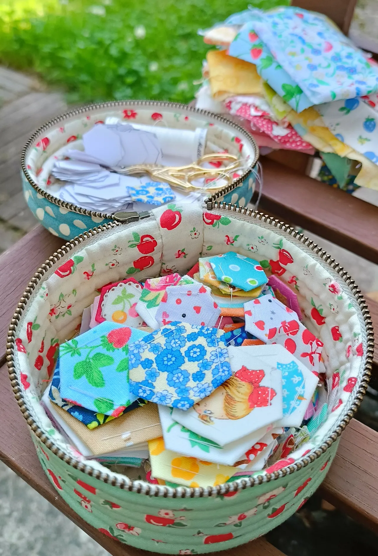 This round zippered pouch is perfect for organizing sewing projects on the go! Want to make your own? The sewing pattern for this pouch is available in my shop!