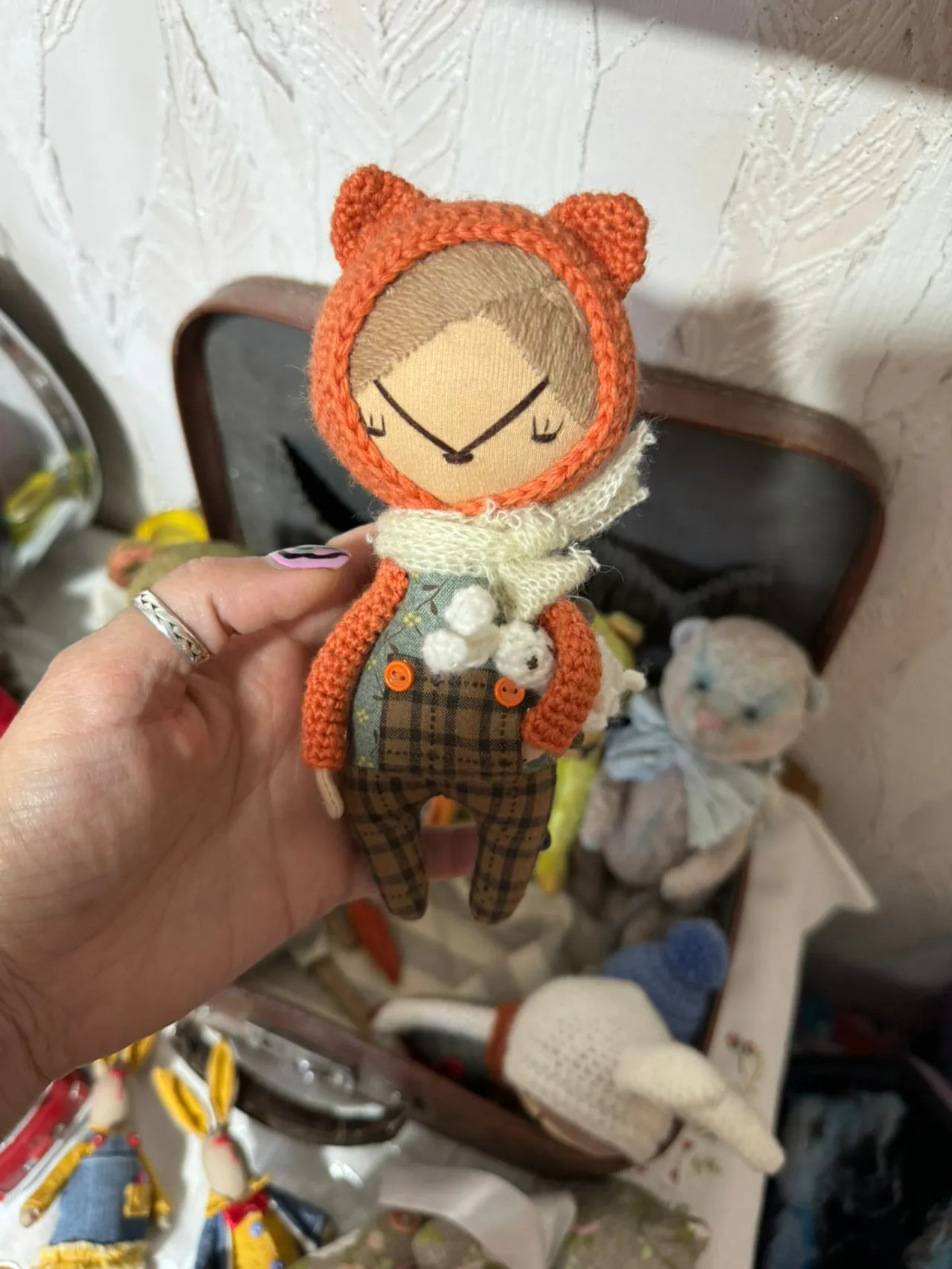Have you already come up with a Christmas present? I think a handmade toy is a great gift idea for connoisseurs of beauty.
