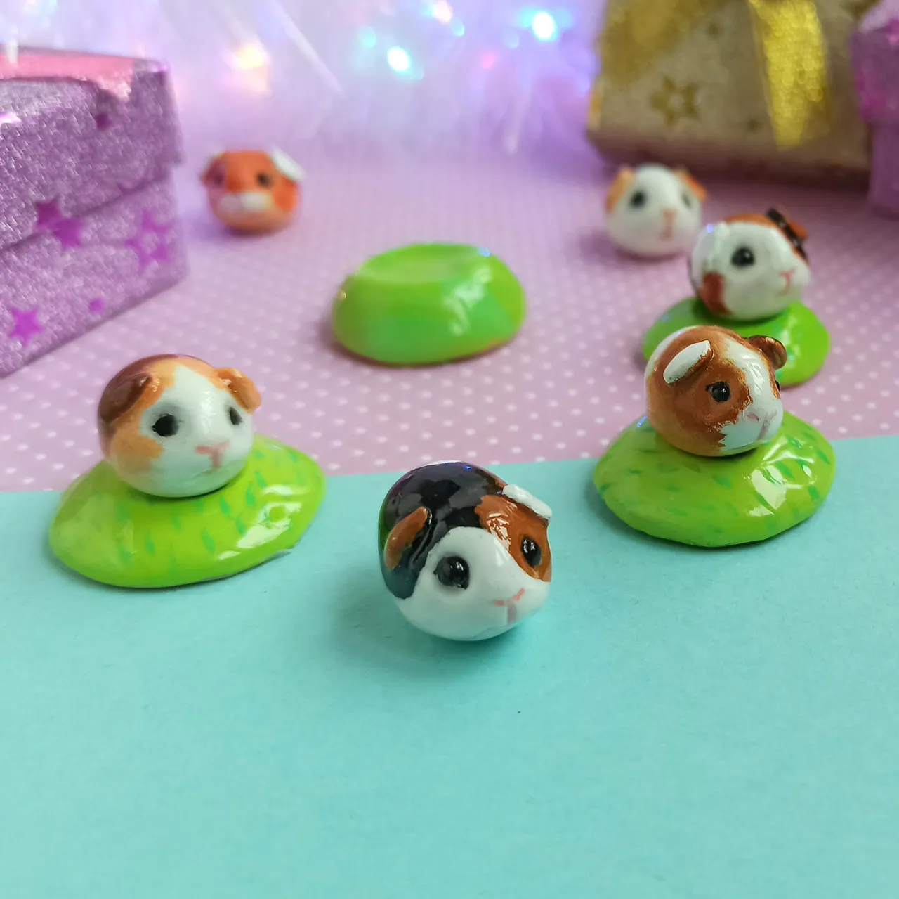 Welcome to my new store of realistic pet sculptures.
The first items are in stock in the US
and will be on their way to you quickly.
These items are limited in quantity,
all at a discounted price, and will not be repeated.
Don't miss these items with an asterisk in the photo.