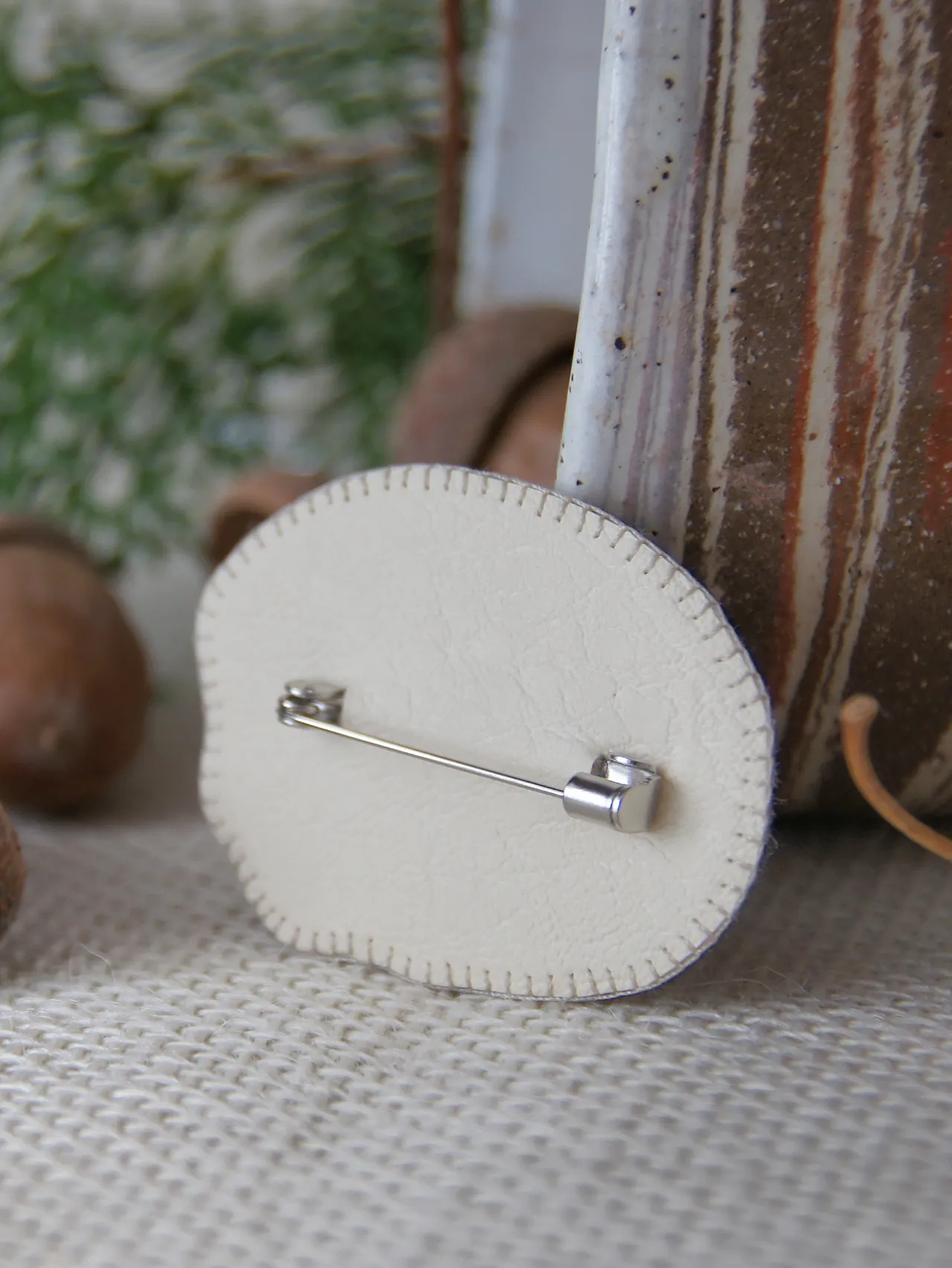 Pure hedgehog charm! 🦔♥️
This spiky little one is one of my early works. Yes, he’s got plenty of "quills," but don’t worry—they’re 100% prick-free (tested and approved!) 😃
This little hedgehog has found his forever home, but I’m keeping this photo as a sweet memory.