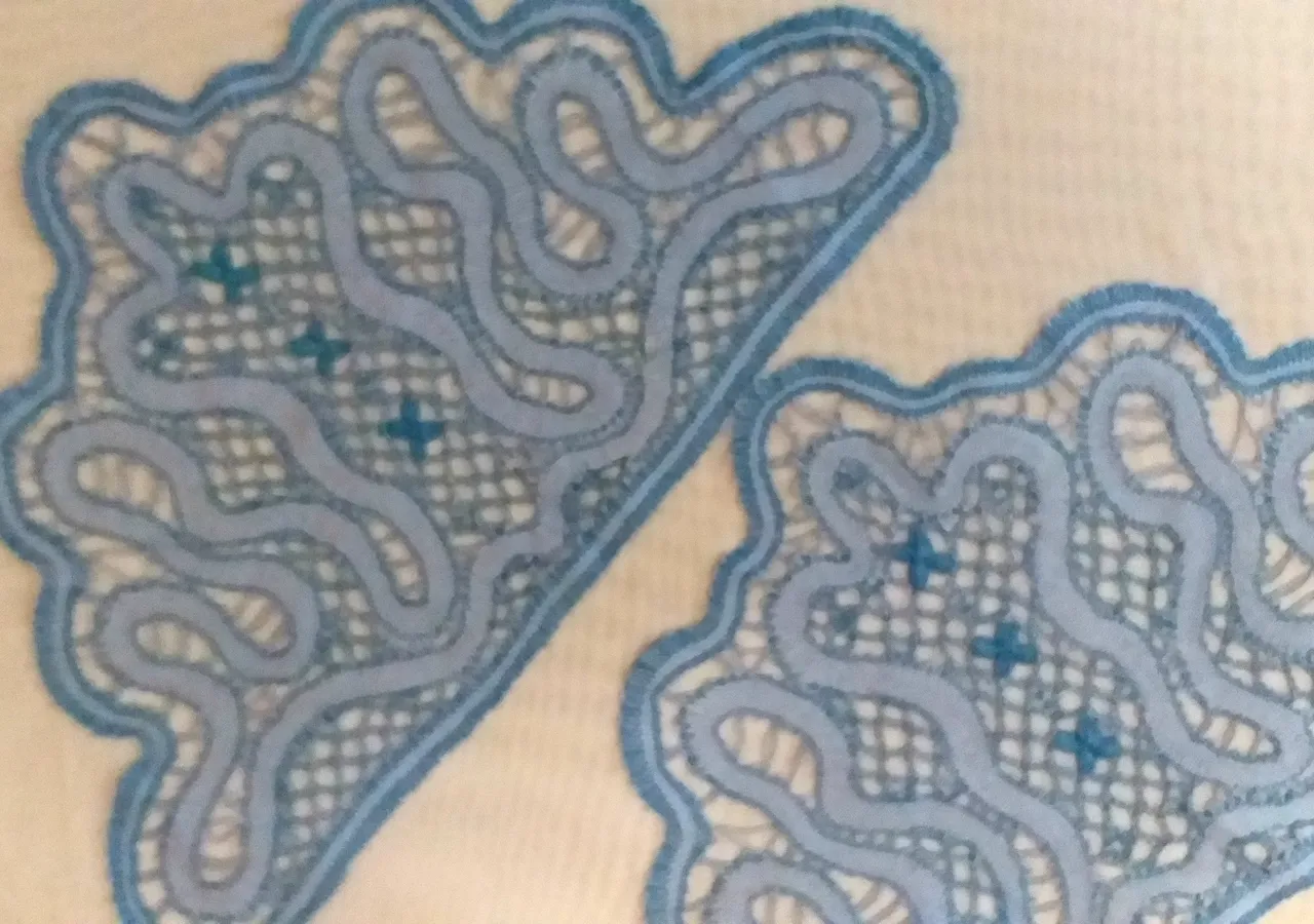 Lace edges for a scarf or bag, woven on bobbins.