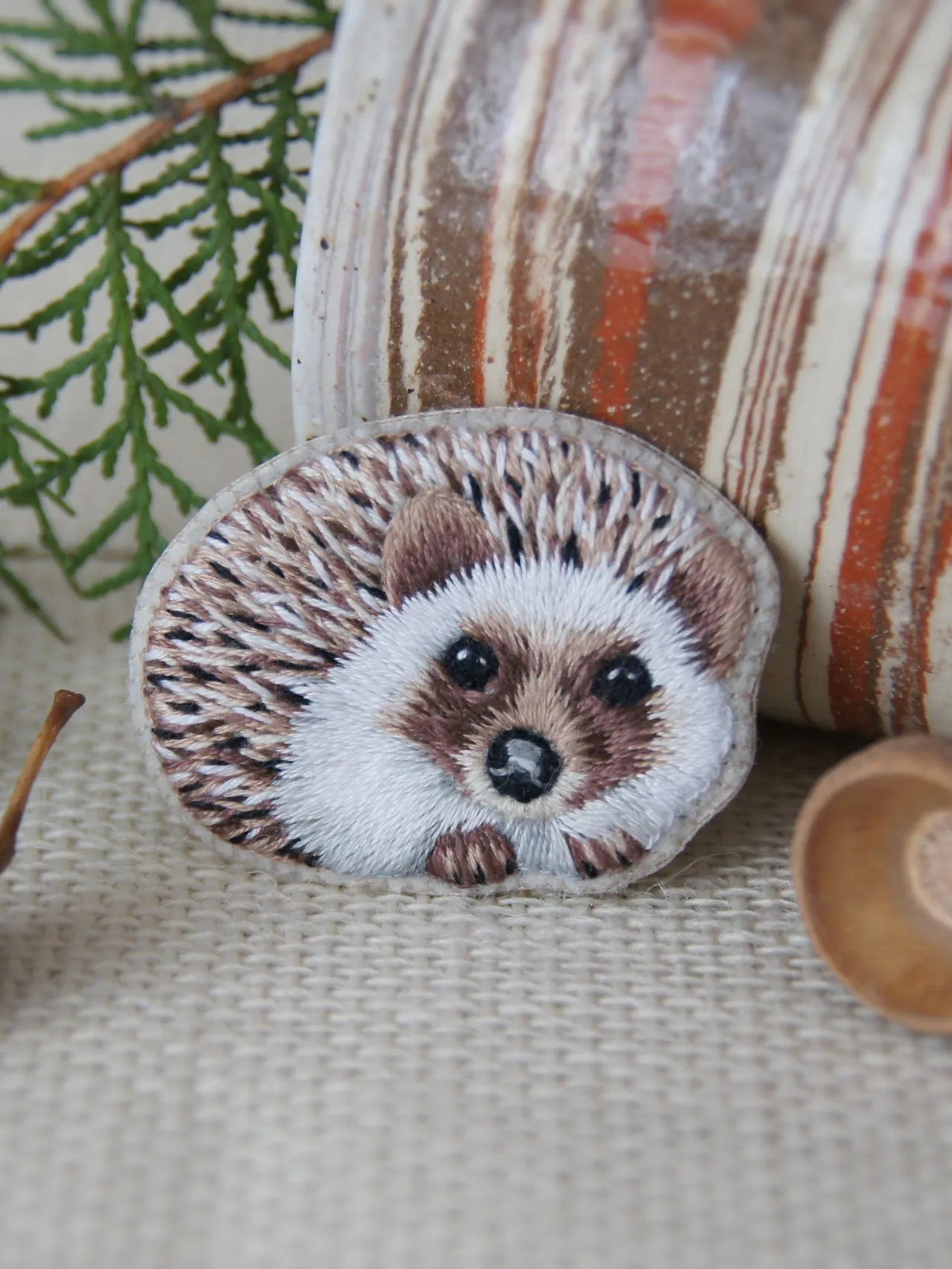 Pure hedgehog charm! 🦔♥️
This spiky little one is one of my early works. Yes, he’s got plenty of "quills," but don’t worry—they’re 100% prick-free (tested and approved!) 😃
This little hedgehog has found his forever home, but I’m keeping this photo as a sweet memory.