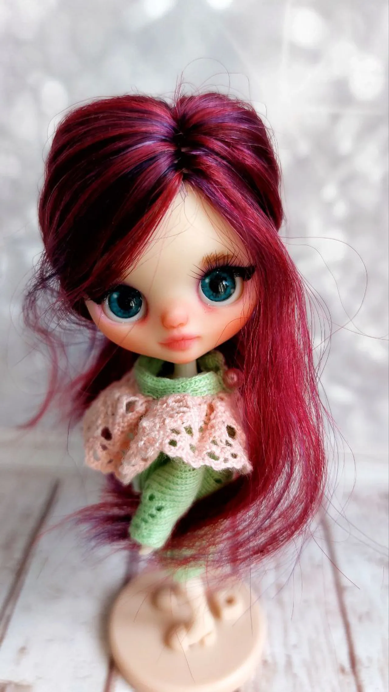 Blythe 4.3 inch (11cm) miniature doll. Natural hair, neck joint, unique make-up, high quality.