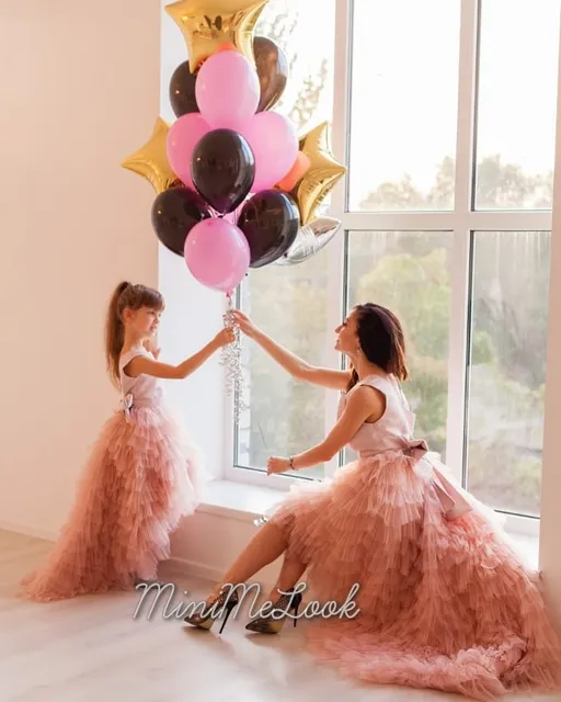 Nereāli greznas kleitas, loti vieglas un ērtas🌞👗 uzdāviniet sev svētku noskaņojumu 🎁

Komplekta cena 270 eur  Piedāvājam gan individuālās šūšanas pakalpojumus, gan iespēju izvēlēties savu sapņa kleitu no gataviem modeļiem ⠀
⠀
🌟 Plaša tilla, mežģīņu un audumu krāsu izvēle. Var arī kombinēt krāsas⠀
⭐ Kleitas garumu/dizainu var mainīt⠀
⭐Kleitas tiek šūtas pēc jūsu individuāliem mēriem vai jebkura standarta izmērā no 74cm līdz 147cm un XS - XXL izmēros⠀
⭐Lai pasūtītu rakstiet PM vai Viber/Whatsapp 28895815. Pielaikot un redzēt gatavas kleitas var Valdemāra 118 (iepriekš vienojoties par tikšanās laiku)  #ballišukleitas #mammameita #vienādaskleitas #платьямамадочкарига #платьямамадочкалатвия #нарядныеплатьярига #нарядныеплатьялатвия #mežģīņukleita #svinīgakleita #bērnukleita  #kleitapasškumam #нарядноеплатьедлядевочки #детскоенарядноеплатье