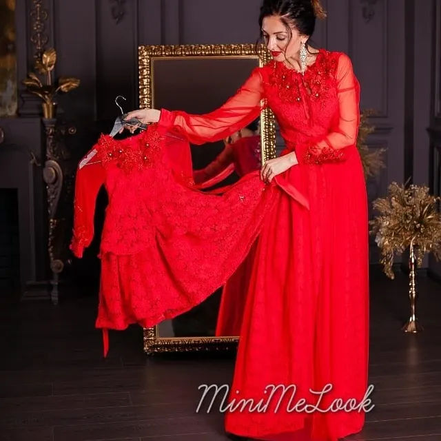 Vakarkleita ir greznuma un elegances simbols, un viens no tiem apģērba gabaliem, kas savu aktualitāti nezaudēs nekad👑 bet ja izvēlaties #mammasmeitas vienādas kleitas, tad svinīgajā pasākumā jūs noteikti nepaliksiet bez uzmanības❤🌞 Komplekta cena 160 eur ⠀
Piedāvājam gan individuālās šūšanas pakalpojumus, gan iespēju izvēlēties savu sapņa kleitu no gataviem modeļiem ⠀
🌟 Plaša tilla, mežģīņu un audumu krāsu izvēle. Var arī kombinēt krāsas⠀
⭐ Kleitas garumu/dizainu var mainīt⠀
⭐Kleitas tiek šūtas pēc jūsu individuāliem mēriem vai jebkura standarta izmērā no 74cm līdz 147cm un XS - XXL izmēros⠀
⭐Lai pasūtītu rakstiet PM vai Viber/Whatsapp 28895815. Pielaikot un redzēt gatavas kleitas var Valdemāra 118 (iepriekš vienojoties par tikšanās laiku)  #ballišukleitas #mammameita #vienādaskleitas #платьямамадочкарига #платьямамадочкалатвия #нарядныеплатьярига #нарядныеплатьялатвия #mežģīņukleita #svinīgakleita #bērnukleita  #kleitapasākumam #нарядноеплатьедлядевочки #детскоенарядноеплатье