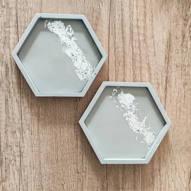 My favourite colour 😊 
.
.
.
#jesmonitedecor 
#etsy
#shadesofgrey 
#silver 
#hexagon 
#coasters 
#etsyseller 
#etsyshop 
#jesmonite 
#cozyhome 
#ecodecor 
#homeaesthetics 
#homedecor 
#handmade