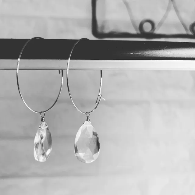 C’est pas grave même s’il pleut. 
비가와도 괜찮아
Tristesse
Himalaya crystal rain cercle
Earrings 
Silver+ 18k white gold plated 
I
o
h
c
o
Ë
s
n
i
m
#himalaya #crystal #earrings #gouttedeau #crystalwaterdrops #tristesse #iohcoesnim_crystal