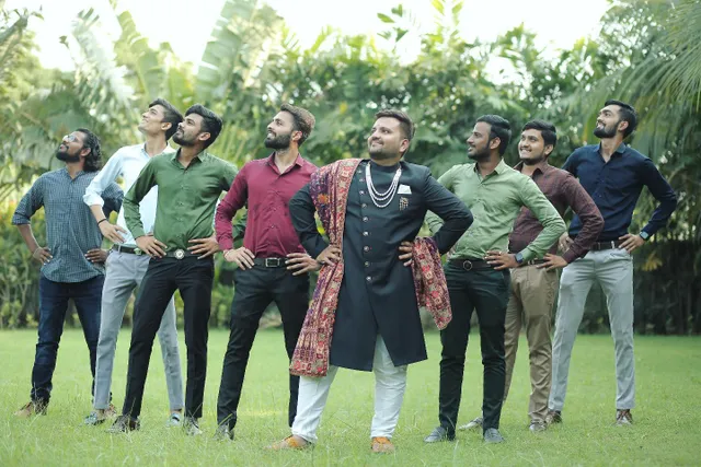 Congratulations Brother @s.padsala 🤍
#rajuwalapose #akshaykumar #friendship #engagement #photoshoot