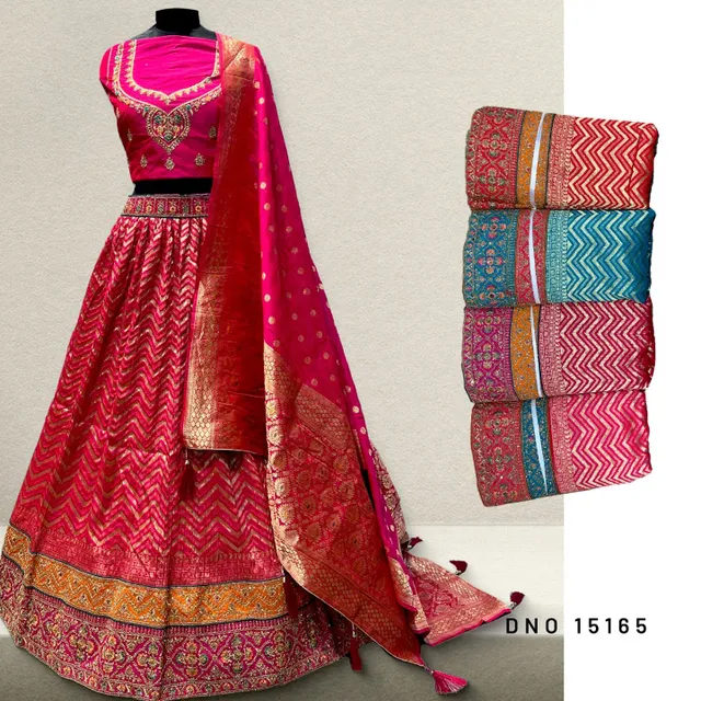 #lehengacholi #lehengadesign #lehengacollection #weddinglehenga #receptionlehenga #engagementlehenga #banarasisilklehenga #handweaved #ranipinkbanarasisilklehenga