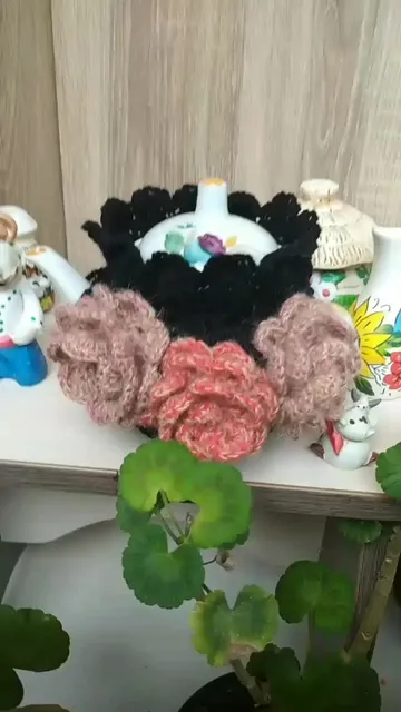 https://etsy.me/3P9ev2K

Excited to share the latest addition to my #etsy shop: Cosy tea knitting flower. Tea cosy for teapot. Tea cosy knitted flower red pink black. 
#pink #birthday #teapotcosy #teapotcover #teapotwarmer #knitters #teapotwarmer #kichen #teakichen