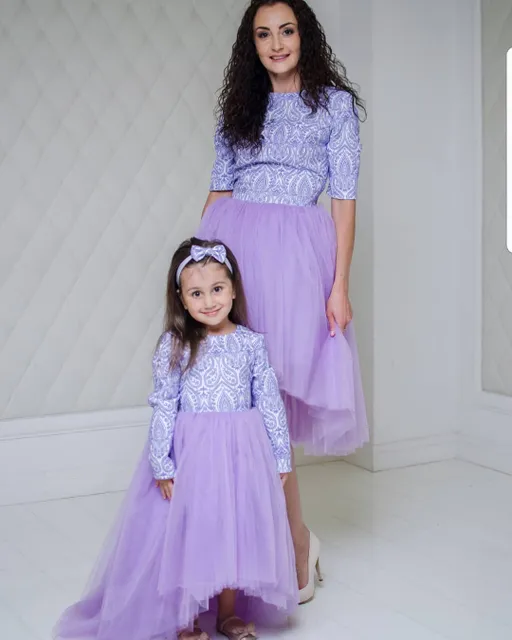 Žakarda audums kombinācijā ar tillu skaistā lavandas krāsā👗🎀 esiet uzmanības centrā jebkurā pasākumā🎉💐🎁 ⠀  Piedāvājam gan individuālās šūšanas pakalpojumus, gan iespēju izvēlēties savu sapņa kleitu no gataviem modeļiem ⠀
🌟 Plaša tilla, mežģīņu un audumu krāsu izvēle. Var arī kombinēt krāsas⠀
⭐ Kleitas garumu/dizainu var mainīt⠀
⭐Kleitas tiek šūtas pēc jūsu individuāliem mēriem vai jebkura standarta izmērā no 74cm līdz 147cm un XS - XXL izmēros⠀
⭐Lai pasūtītu rakstiet PM vai Viber/Whatsapp 28895815. Pielaikot un redzēt gatavas kleitas var Valdemāra 118 (iepriekš vienojoties par tikšanos laiku)  #tillakleita #tutukleita  #mammameita #vienādaskleitas #mammameita